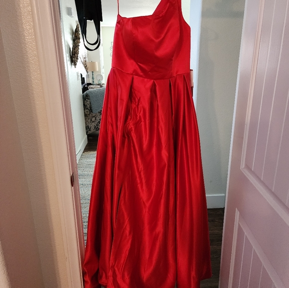 Red Dress - Picture 1 of 7